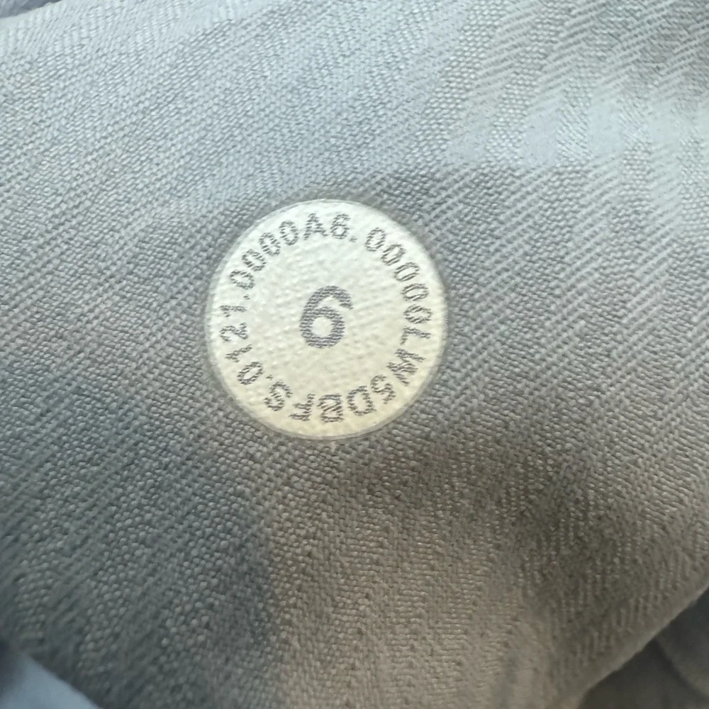 Lululemon Beyond the Studio Pants Slim 6 Rhino Grey Excellent preowned condition